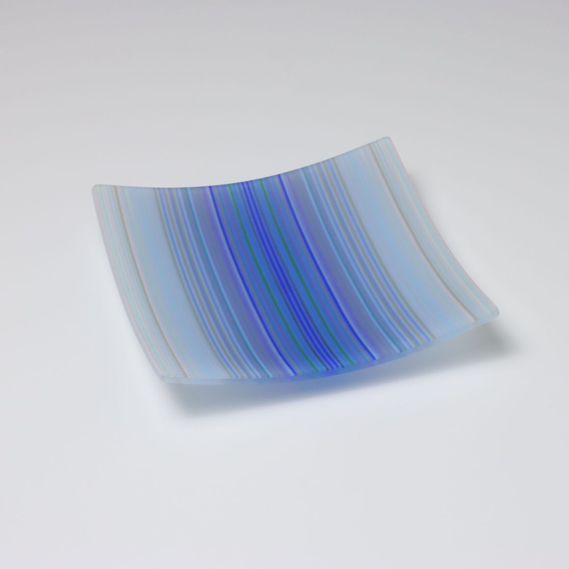 R4270 | Square Shaped ColourWave Glass Plate | Pale and Dark Blues